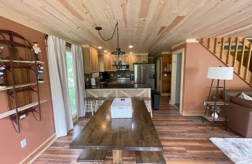 Ghent House | Ski Right Inn - Family Space-Slopeside-Winterplace