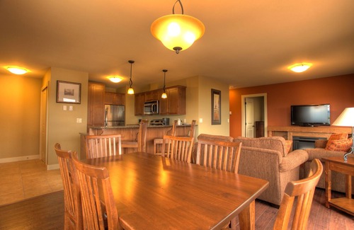 Golden House | Ski to the door in this gorgeous top floor townhome