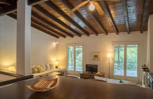 Kanapitsa Apartment | Skiathos Luxury Villa 2 Bedroom Villa Dyo Vromolimnos