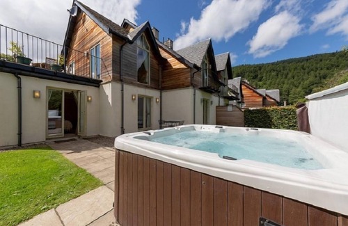 Kenmore Cottage | Skibo Lodge - No Pet - sleeps 8 guests in 4 bedrooms