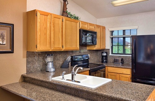 Flagstaff House | Skiing, Grand Canyon, Golfing, Pools!
