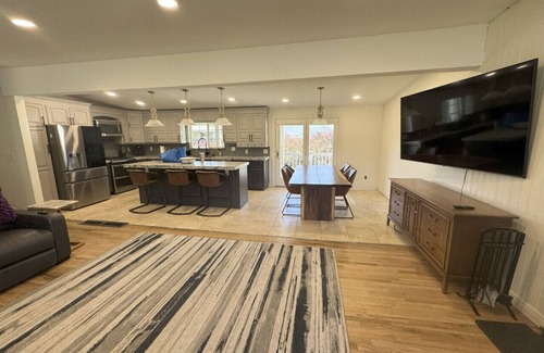 Holladay House | Skiing, Stocked Kitchen, 80` TV, Backyard, W/D