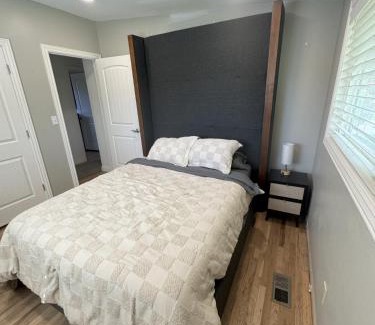 Holladay House | Skiing, Stocked Kitchen, 80in TV, Backyard, WD