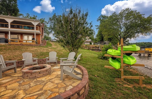 Marion House | Skip the City- Bachelorette Lake House in So ILL!