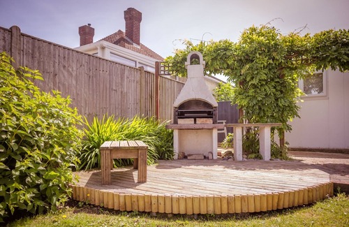 Pevensey House | Skip to the Beach - dog friendly family holiday home in Pevensey Bay