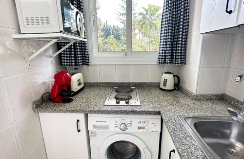 Golden Mile Apartment | Skol 131 - Studio at Skol Building in Marbella centre with sea views.