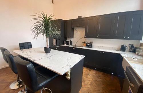 Bodham House | Skool House Retreat - 5 bedroom option