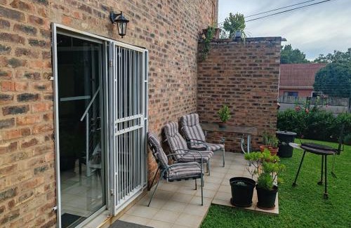 Rooihuiskraal Apartment | Skuinslê