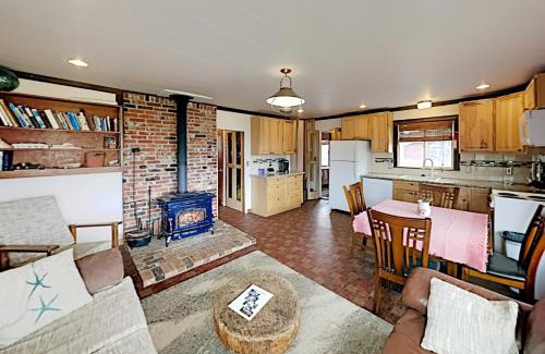 Lincoln Beach House | Skullishak Cabin