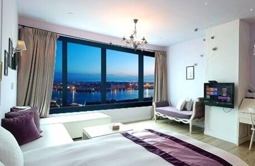 Kaohsiung City Centre House | Sky Harbor