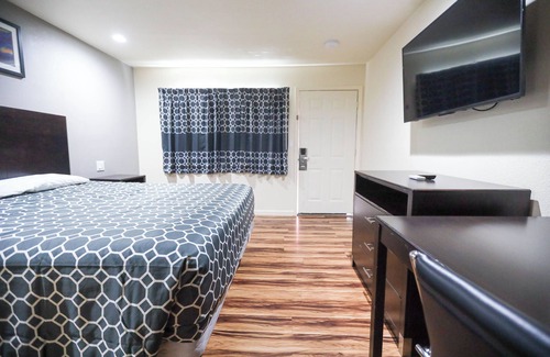 Southwestern Sacramento Hotel | Sky Riders Motel