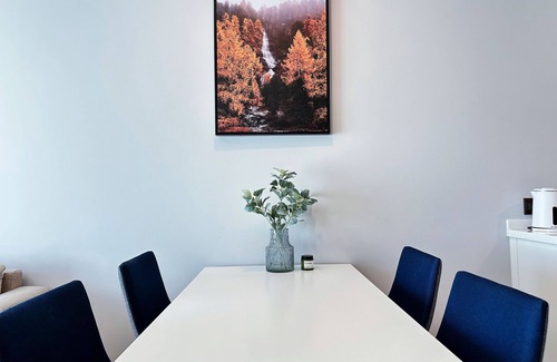 Chang Khlan Apartment | Sky River room with sunset glow of Suthep Mountain