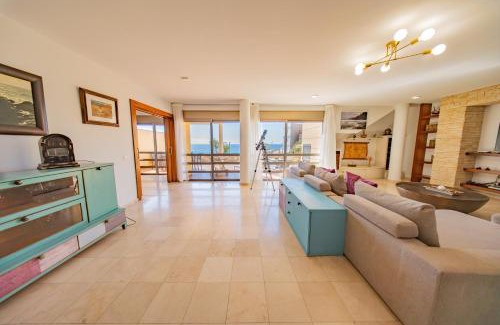 Las Caletillas House | Sky & Sea, The House by the Beach