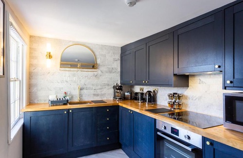 Hove Apartment | Sky View Double Bed Apartment in Brighton and Hove by MyHolidayLet