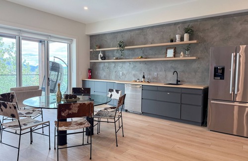 Okanagan-Similkameen House | Sky view Retreat with pool, movie theatre and views