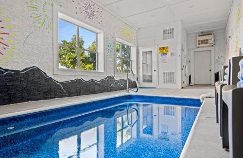 Pigeon Forge House | Skyburst - Relax & Play! Pool, Hot Tub, Games & Theater Room