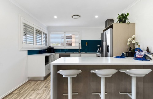 Malua Bay House | Skyes Beach House - Group Saver