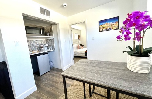 Summit Park House | SkyHighCasita Luxury Retreat near UNM with Views!