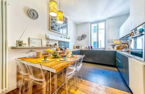 Trastevere Villa | Skylife Rainbow Retreat