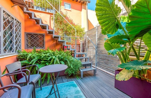 Trastevere Villa | Skylife Rainbow Retreat