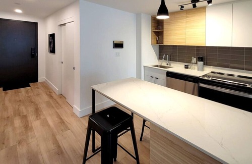Downtown Montreal Apartment | Skyline 1BR with Pool, Workspace and Fire Lounge