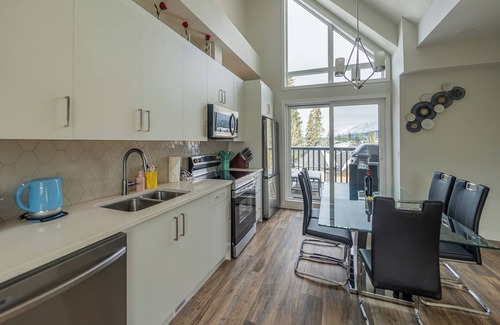 Canmore House | Skyline 207 - Mountain View Townhouse-AC - Heated Pool - Hot Tub