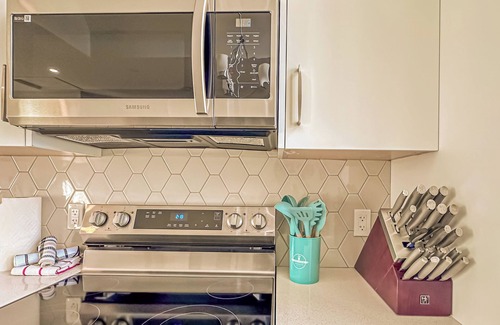 Canmore House | Skyline 207 - Mountain View Townhouse-AC - Heated Pool - Hot Tub