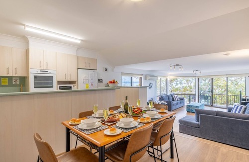 Nelson Bay Apartment | Skyline, 4,12 Thurlow Avenue - Unit with stunning views, air conditioning and Wi-Fi