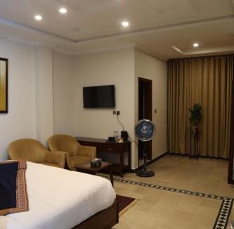 Dhirkot Apartment | Skyline Chairlift View - Patriata New Murree by LMY