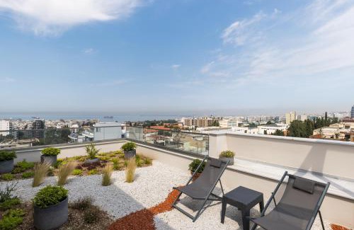 Thessaloniki Apartment | Skyline Horizon Luxury Apartment with Stunning Terrace by BiNoBi!