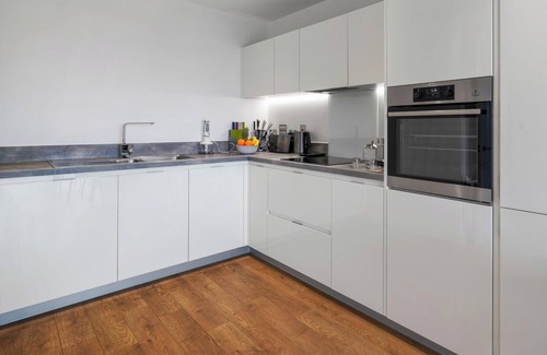 Lansbury Apartment | Skyline View 1 Bed Apartment Sleeps 2 - Balcony