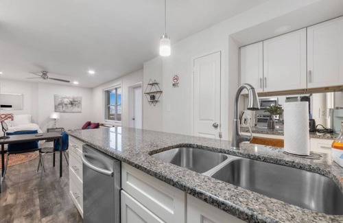 Downtown Atlanta Condo | Skyline Vistas | Downtown | Perfect Romantic Getaways