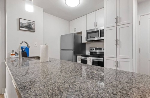 Downtown Atlanta Condo | Skyline Vistas | Downtown | Perfect Romantic Getaways