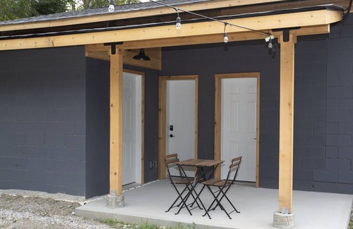 Revelstoke Apartment | *SLED-IN, SLED-Out* Sledder's Getaway