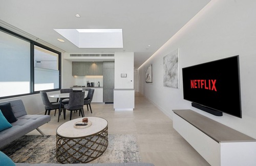 Coogee Apartment | Sleek 1BR Apartment w/Skylight near Coogee Beach