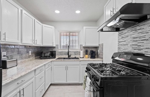 Biggs Field Apartment | Sleek 2-Bed 1-Bath Centrally Located