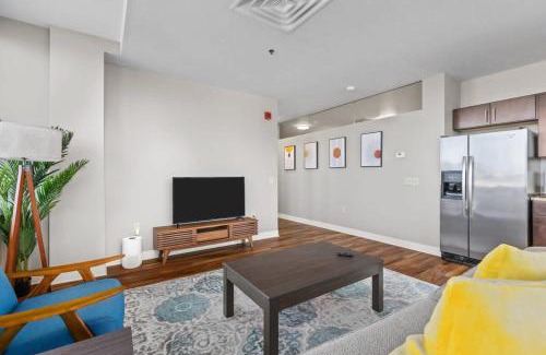Downtown Pittsburgh Apartment | Sleek 2BR Downtown Retreat with Gym