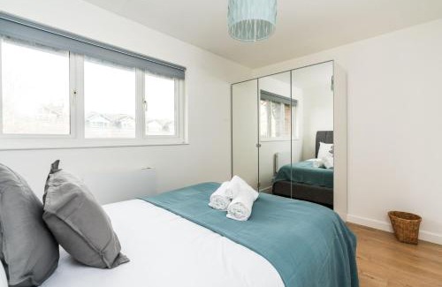 Anerley Apartment | Sleek and Stylish 2BD Home with a Garden Anerley