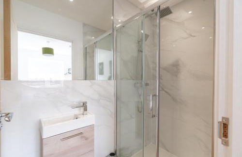 Rothley Apartment | Sleek & Cozy 2BR Apartment for Your Stay # 3