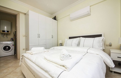 Bogazici Apartment | Sleek Flat with Private Beach and View in Milas