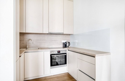 Tiergarten Apartment | Sleek Mitte 2BR near Potsdamer Platz & Nollendorfplatz, by Blueground