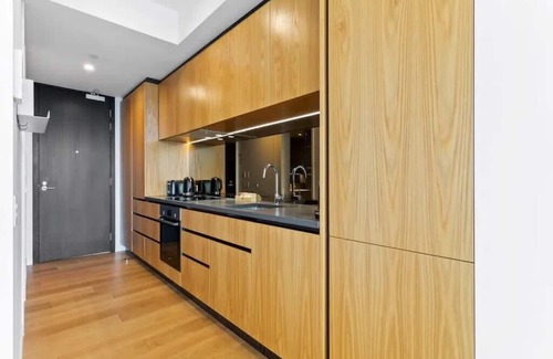 Auckland Central Business District Apartment | Sleek Modern Studio with Balcony by Zodiak Stays
