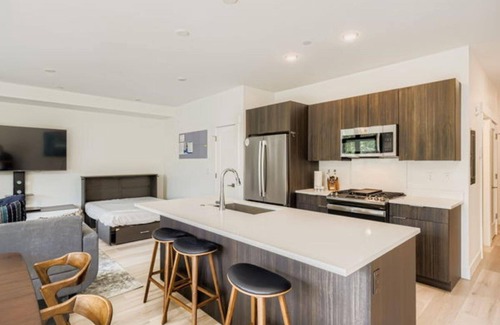 Willow Grove Condo | Sleek New Condo on Blue River. Central to 6 ski resorts. Shopping/Dining/Hiking/Biking Trails, WiFi