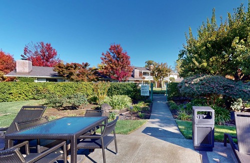 Napa Condo | Sleek Silverado Studio | Private Fenced Patio | Pool & On-Site Dining