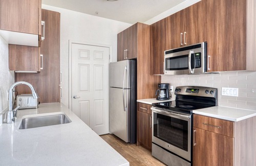 Sunnyvale Apartment | Sleek Sunnyvale 1BR w/Pool, W/D, Gym, near 101 & 237, by Blueground