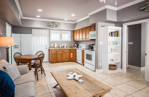 Sand Point House | Sleep 18/Pool/Hot Tub/Steps to Beach/Bar/Grill