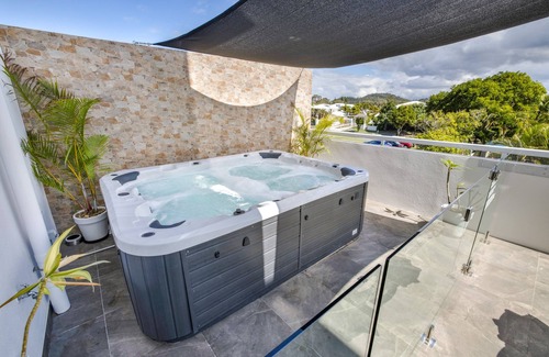 Bogangar Apartment | Sleep 19 in the heart of Cabarita Beach, gateway to the Tweed Coast and Valley.