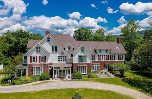 Manchester Center House | Sleep 34 in huge VT Mansion! 15 bedrms/12 bath: Xmas, Ski, weddings, family reunions, Yoga, corporate, Dogs loved