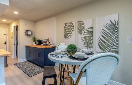 Daphne Condo | Sleep 4 | King Bed | Golf Course