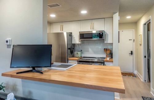 Daphne Condo | Sleep 4 | King Bed | Golf Course